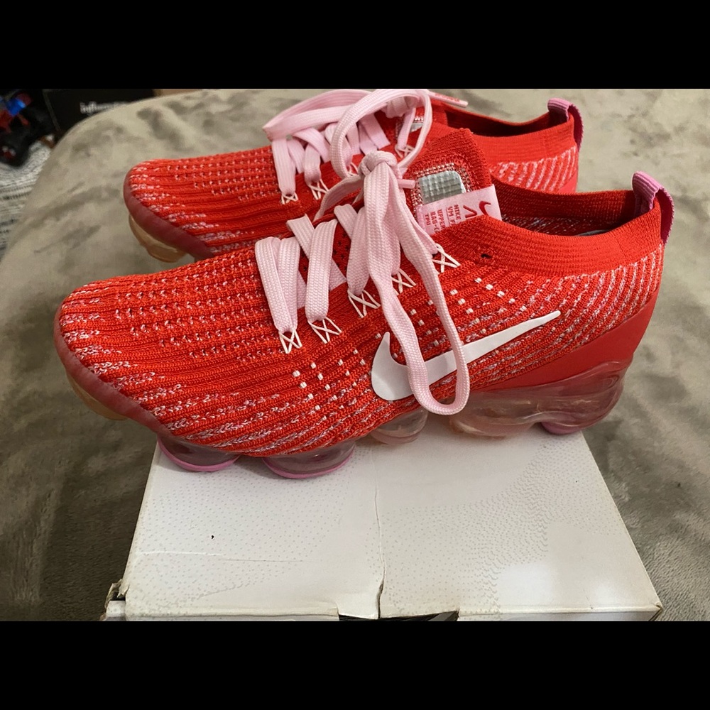Air vapormax FLYNIT3  track Red/white-pink foam Rouge piste/rose size 6 UK 4